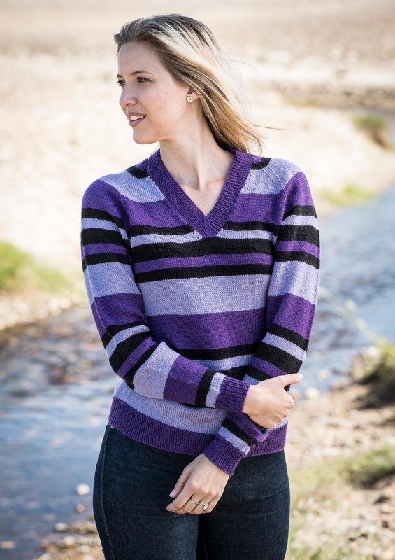 1660 Striped blouse with V-neck