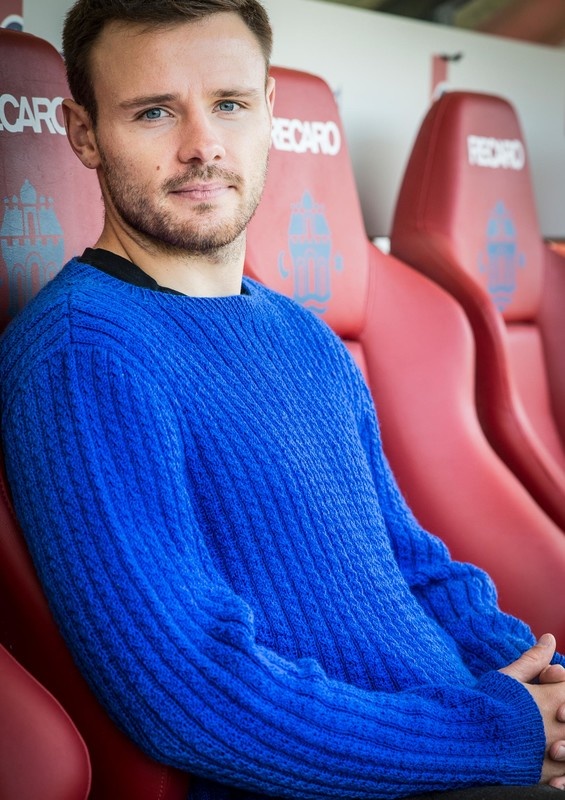 H1728 Men's sweater with narrow twists