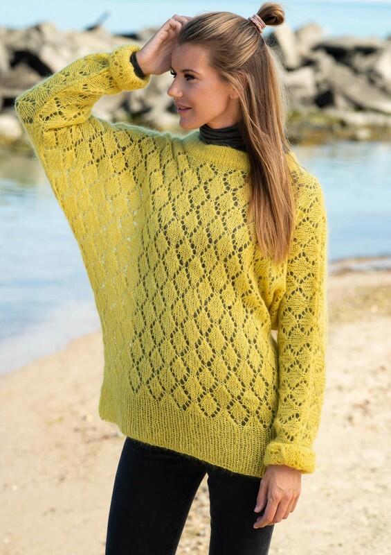 1810 Long-sleeved shirt with eyelet pattern