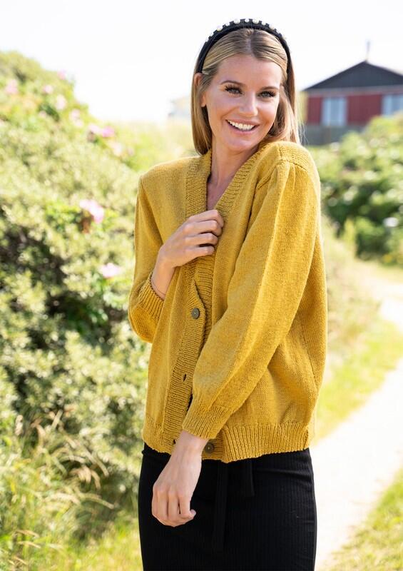 1812 Jersey with deep V-neck and buttons