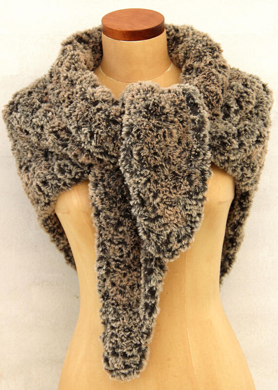99060 Granny Shawl Fur Lux