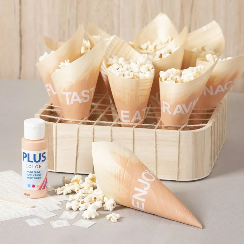Cones 12 pcs. - H: 18.5 cm, Dia. 7 cm, Pine wood